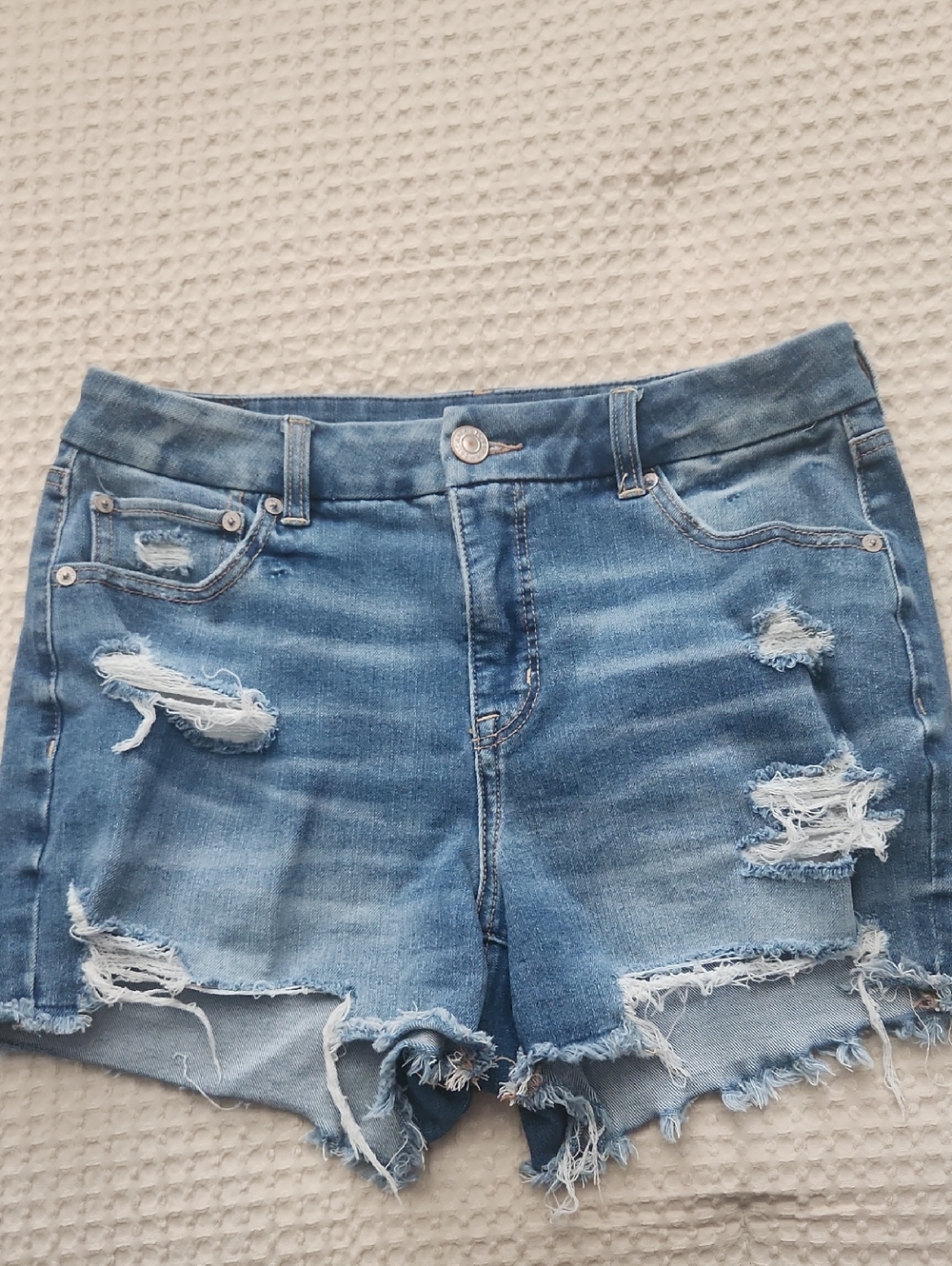 American Eagle Distressed Blue Denim Women’s Shorts Size 10